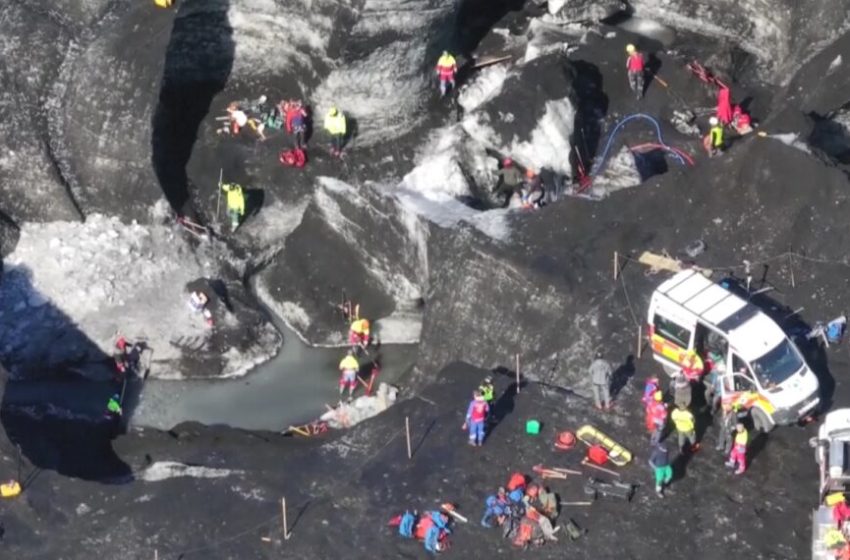 Caverna de gelo desmorona na Islândia e deixa feridos