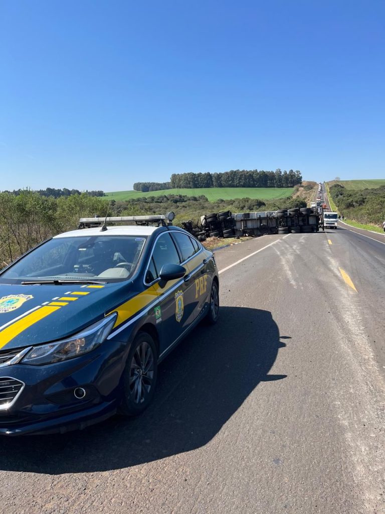 Passageiro de carro de Curitiba morre em acidente na BR-277