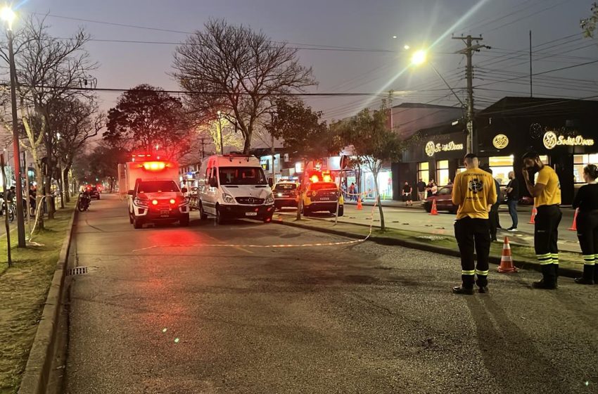  Idoso morre atropelado por ambulância em canaleta do transporte público