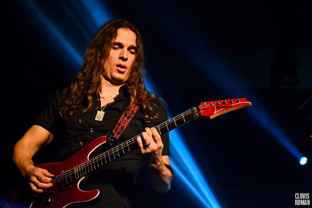 Kiko Loureiro se apresenta em Curitiba nesta sexta-feira