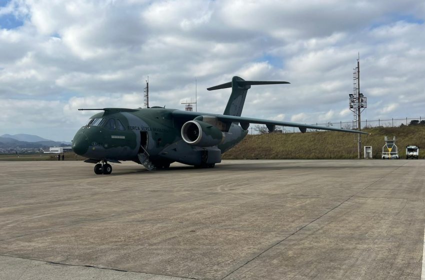  Urnas de vítimas de acidente aéreo chegam a Cascavel