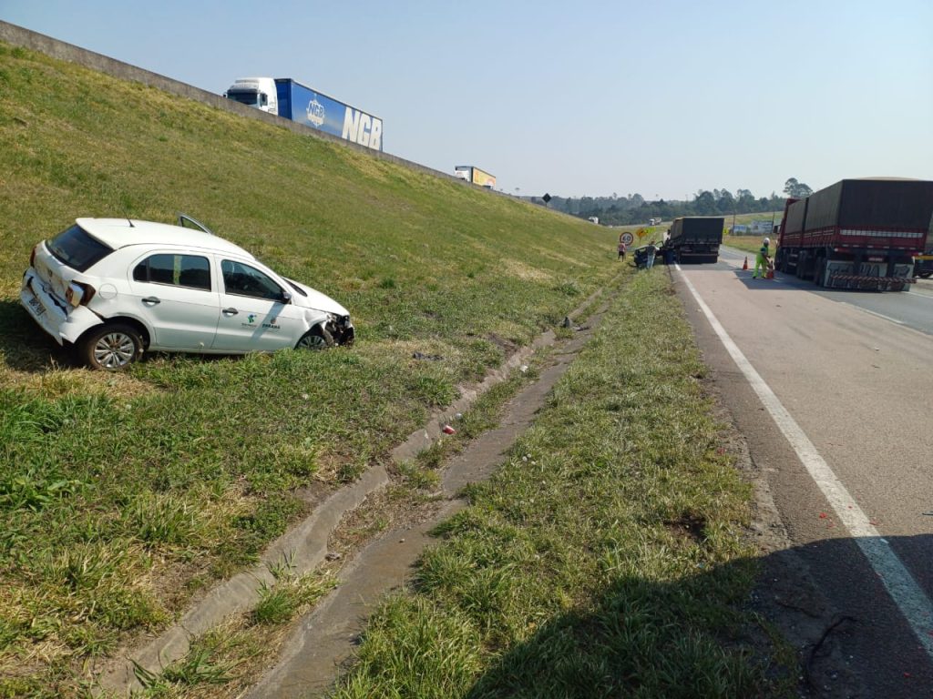 Batida envolvendo cinco veículos causa congestionamento na BR-277, km 138