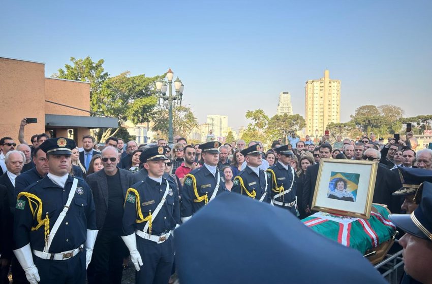  Primeira-dama de Curitiba é sepultada no Cemitério Municipal