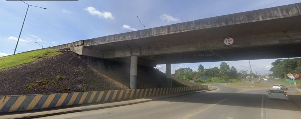 Tombamento causa interdição total em trecho de rodovia em Irati