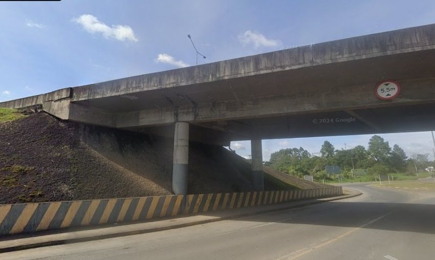  Tombamento causa interdição total em trecho de rodovia em Irati