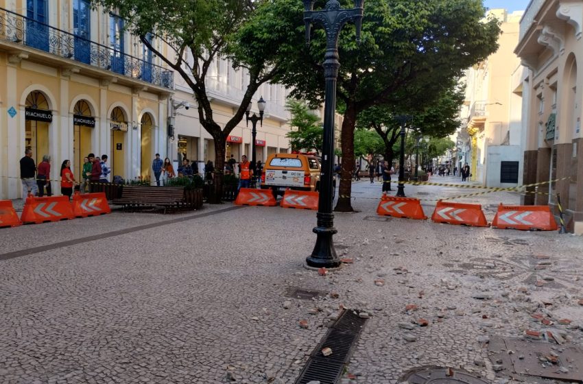  Trecho do calçadão de Curitiba é interditado; entenda