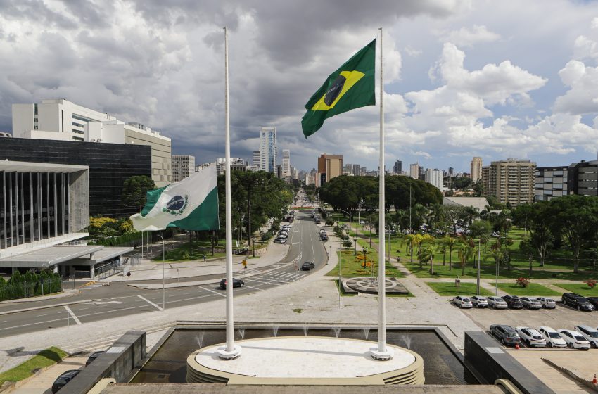  Oito servidores do Paraná morrem em acidente aéreo, em SP  