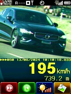  Carro atinge 195 km/h em estrada federal no Paraná