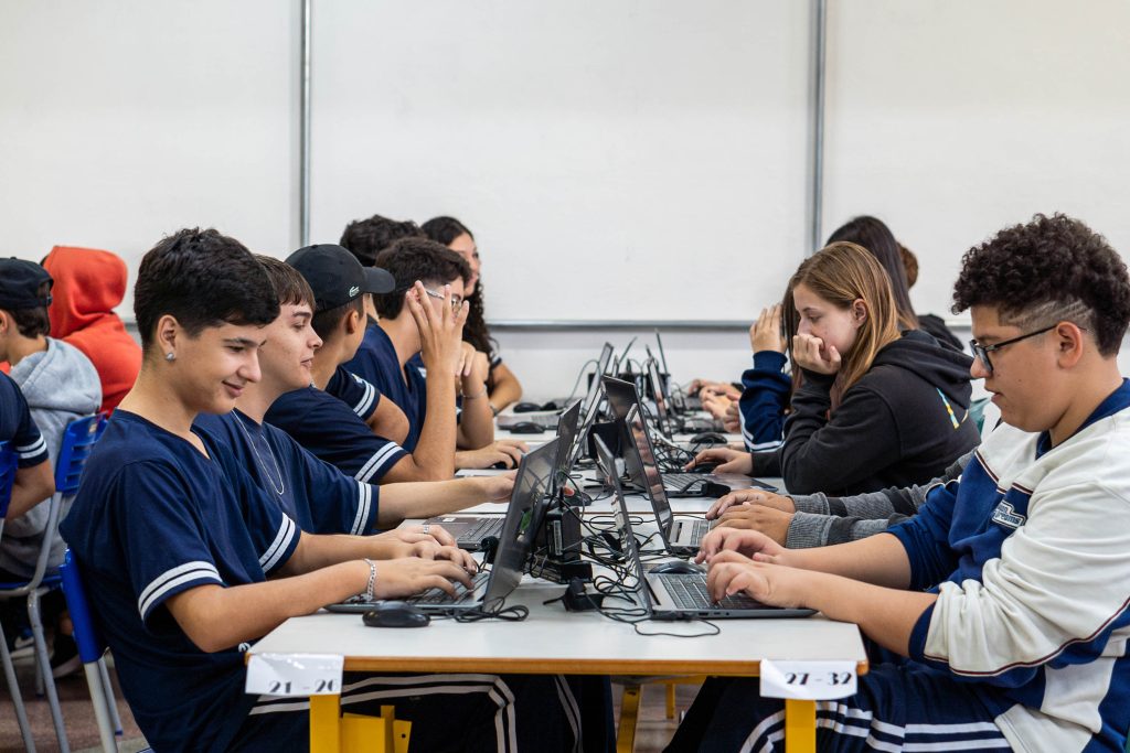 Estudantes da rede municipal voltam às aulas nesta quarta-feira (12)