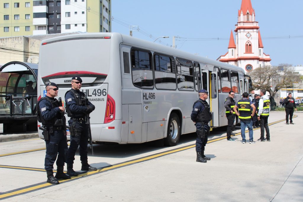 Operação fura-catraca termina com vinte adolescentes apreendidos em Curitiba