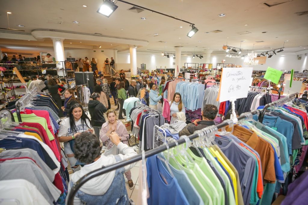 Dia dos Pais tem moda beneficente com descontos de 70%