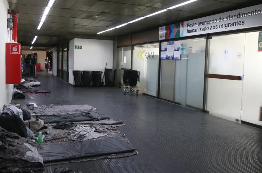  Cai chegada de imigrantes ao Aeroporto de Guarulhos