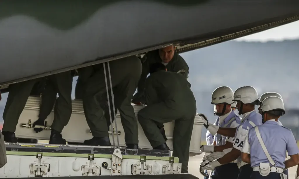 FAB faz segundo voo com vítimas de acidente aéreo