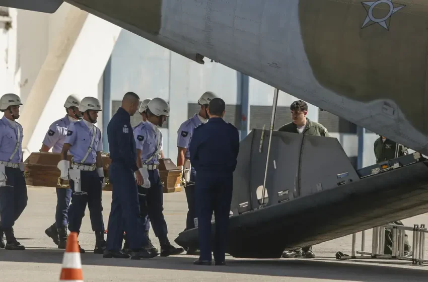  Número de vítimas de acidente aéreo identificadas sobe para 60