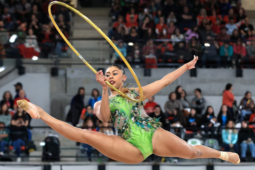 Paranaense Bárbara Domingos disputa final inédita na Ginástica Rítmica