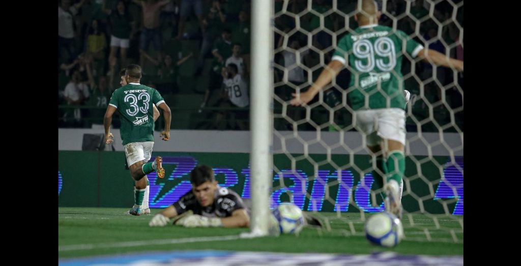 Invicto no returno, lanterna Guarani bate o Coritiba