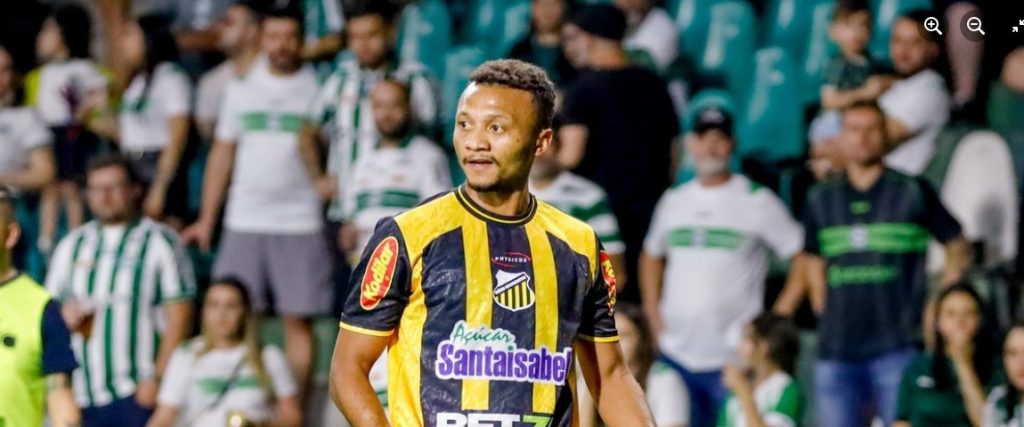 Coritiba fica duas vezes na frente, mas cede empate