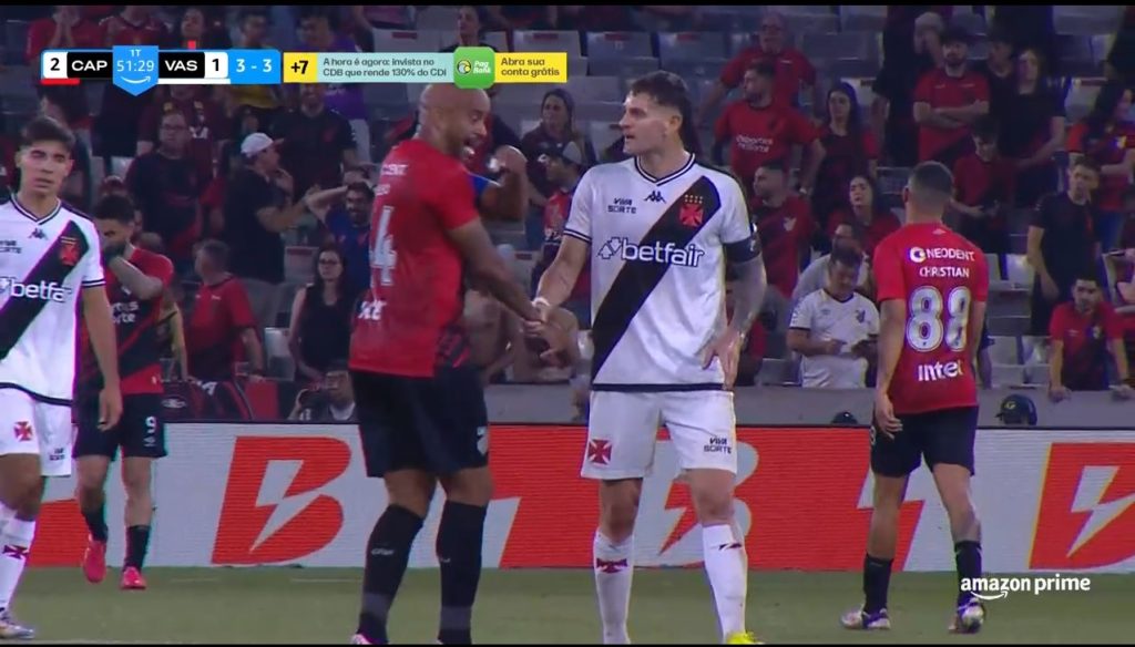 Vegetti desconta para o Vasco diante do Athletico. SIGA