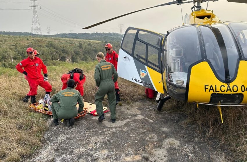 Mulher é resgatada em trilha com fratura na perna