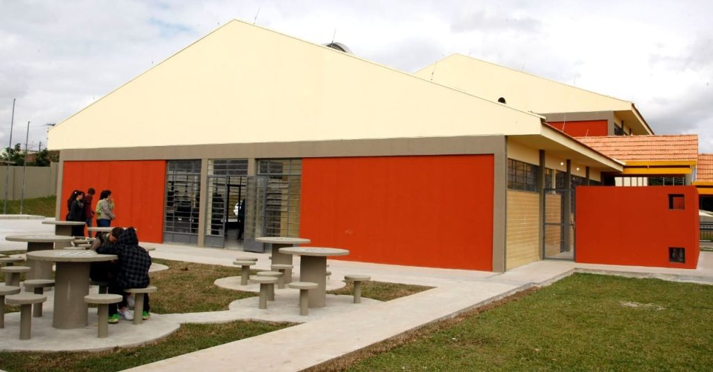 Professora responde por assédio sexual contra aluna de 13 anos