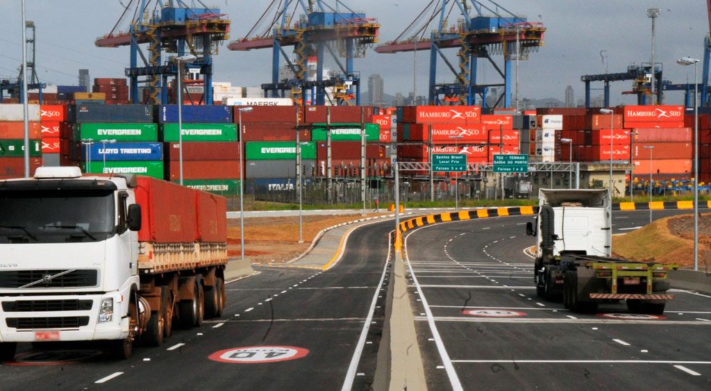 Contra greve, governo mantém tarifa de importação de pneus