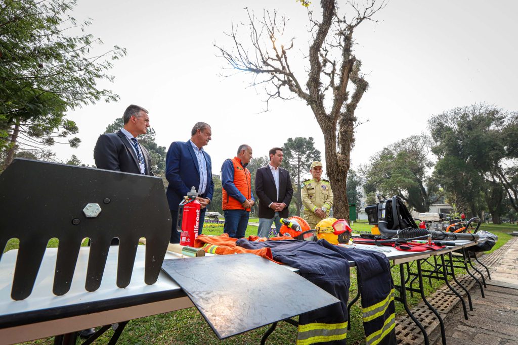 Paraná anuncia R$ 24 milhões para combate a incêndios florestais