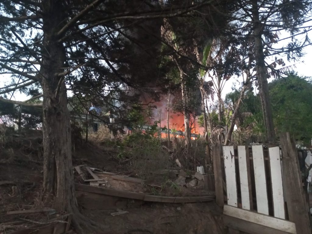 Moradores fecham Contorno Norte em forma de protesto de indenização