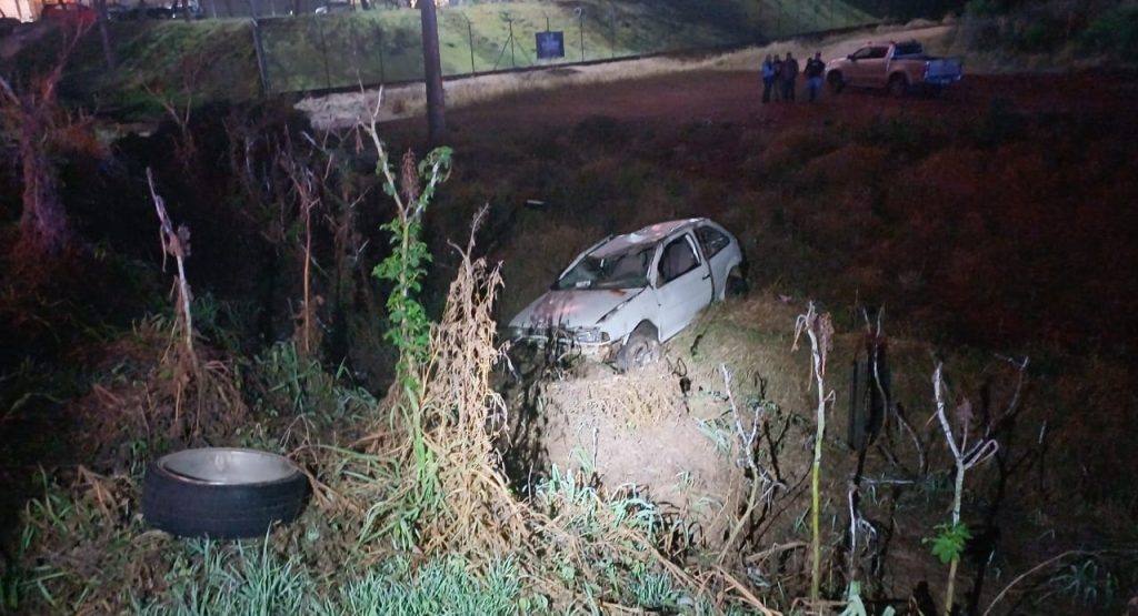 Motorista morre após ser ejetado de veículo na BR-376