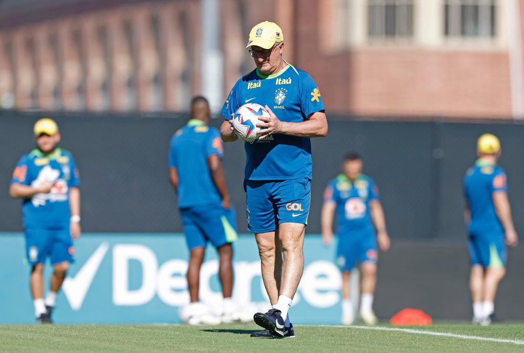 Seleção começa preparação em Curitiba nesta segunda
