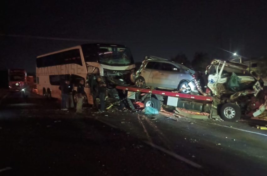 Engavetamento com ônibus, guincho e caminhões mata motorista na BR-277