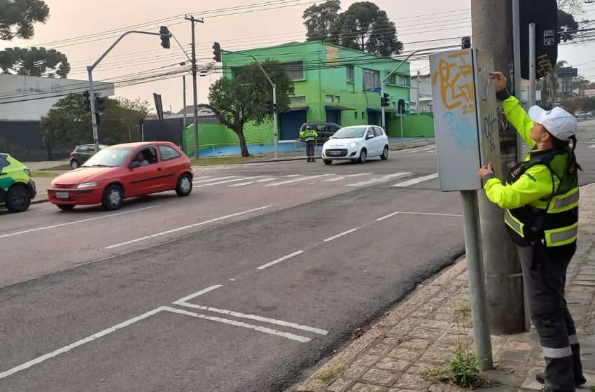 Furto de cabos deixa semáforos desligados em Curitiba