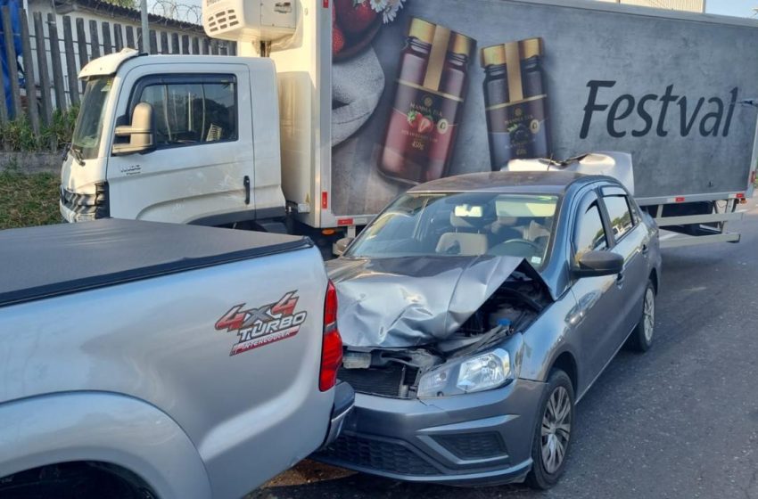 Engavetamento na Linha Verde deixa o trânsito complicado