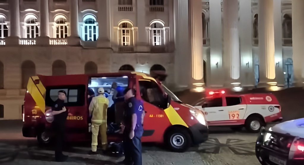 Estudante reage a assalto e deixa criminoso gravemente ferido