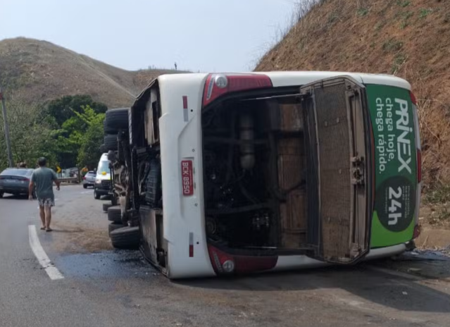 Três atletas morrem em acidente com ônibus do Coritiba Crocodiles