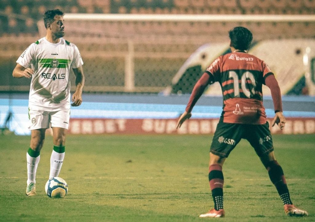 Com gol de Frizzo, Coritiba vence o Ituano