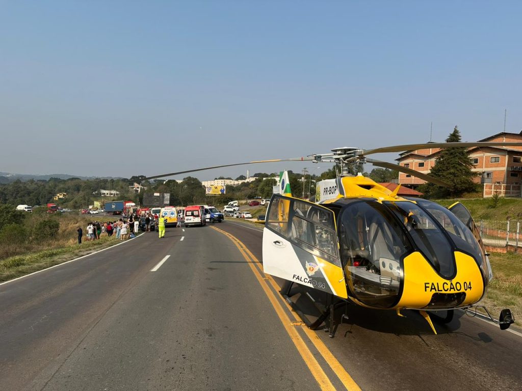 carro cai ribanceira contorno norte de curitiba