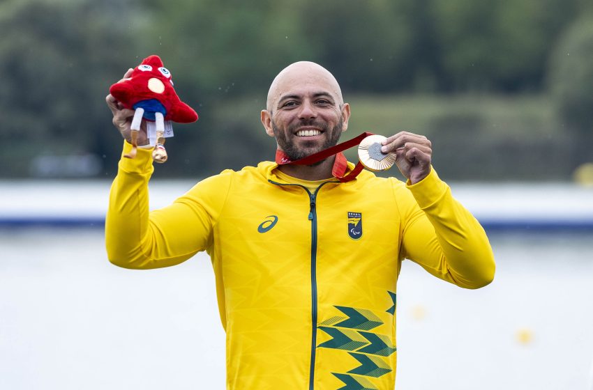  Paratletas paranaenses conquistam medalhas em Paris