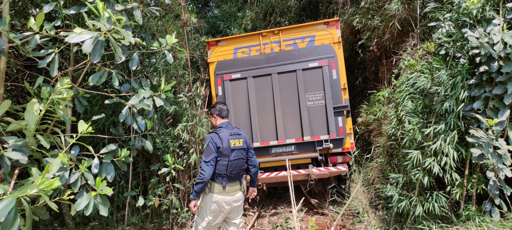 Maconha é encontrada em caminhão dos Correios no Paraná