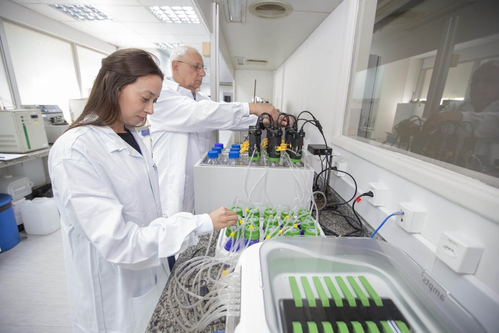 Experimento avalia geração de energia a partir de resíduos alimentícios