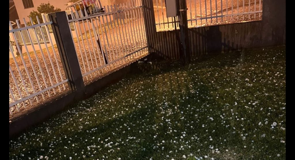 Chuva com granizo deixa mais de 800 imóveis danificados