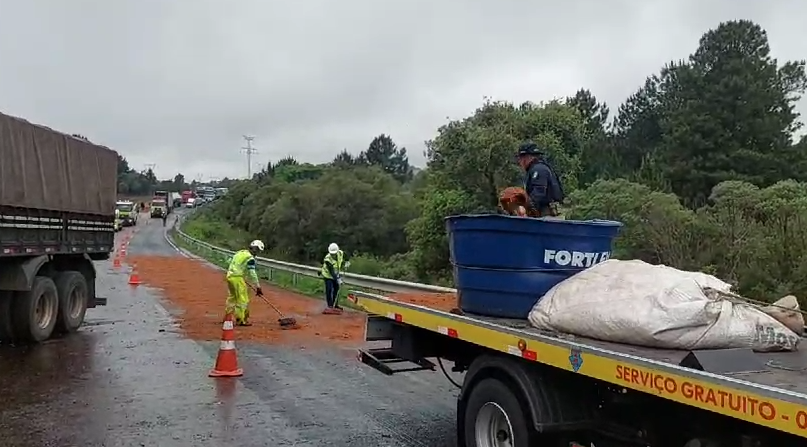 Depois de cinco horas, BR-277 é liberada parcialmente