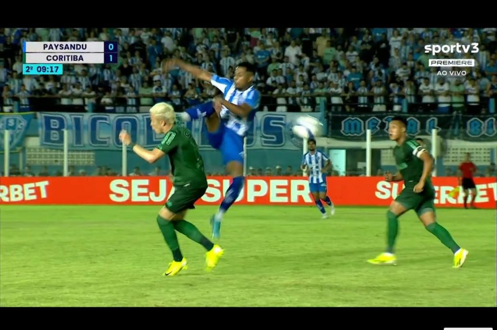 Com um a mais, Coritiba cede virada para o Paysandu