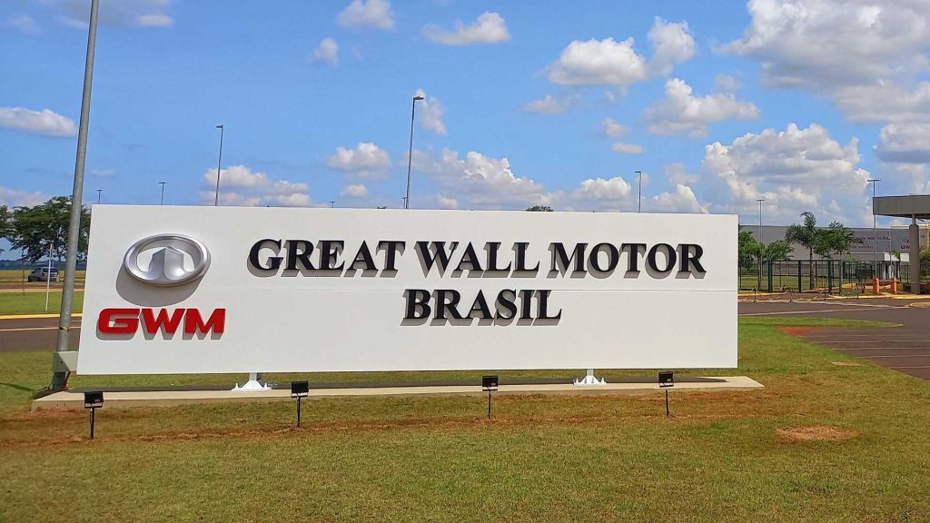 Marcas chinesas são as que mais sobressaem com carros eletrificado