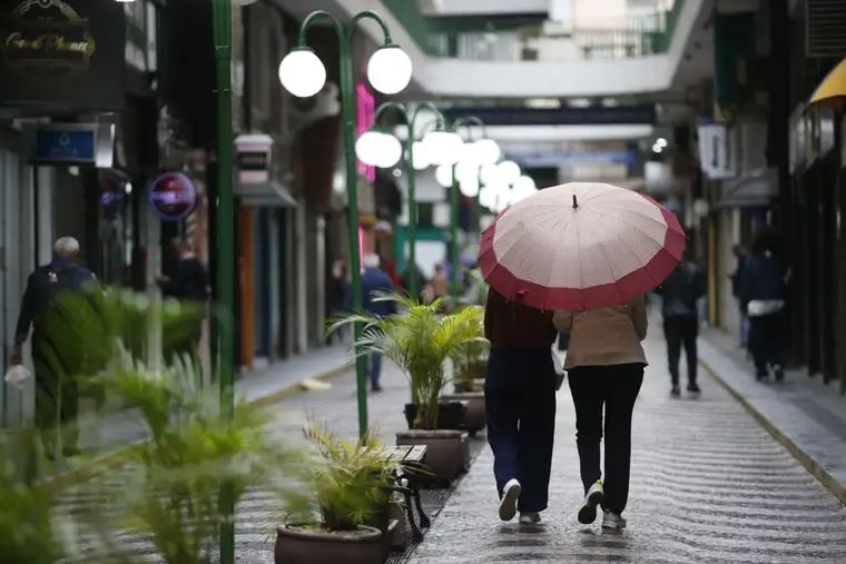  Após virada no tempo, Paraná tem chuva e temperaturas amenas