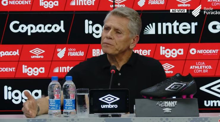 Paulo Autuori fala do momento do Athletico durante coletiva