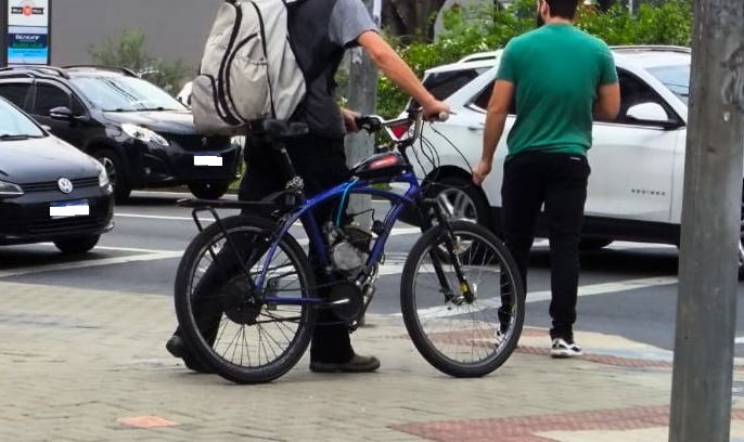 Idosa fica em estado grave após ser atropelada por bicicleta