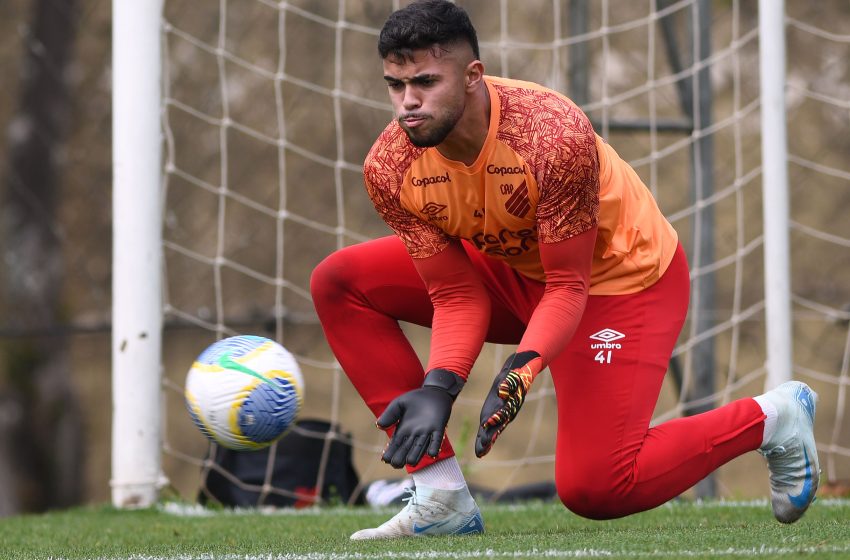 Athletico faz último treino antes de enfrentar líder Botafogo