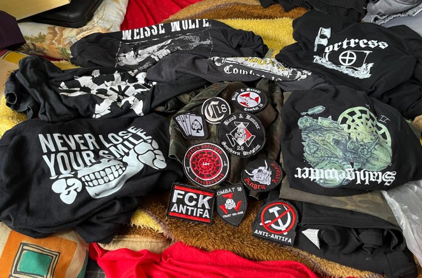 Objetos neonazistas são apreendidos em Curitiba