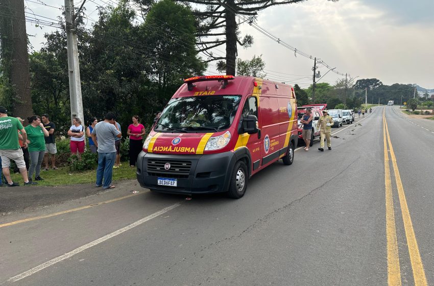 Motociclista fica gravemente ferida em acidente com carro