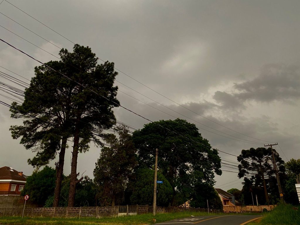 Dois alertas de tempestade estão em vigor no Paraná